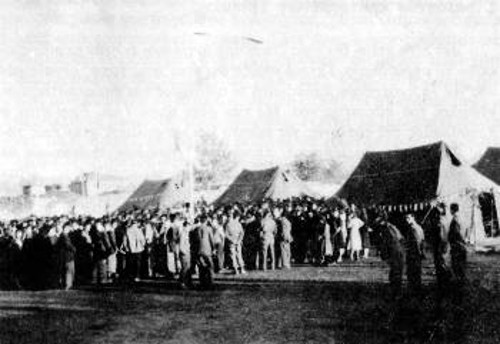 Ο προθάλαμος των μελλοθάνατων αγωνιστών που στήθηκε στο Παναρκαδικό γήπεδο της Τρίπολης το χειμώνα του 1948 - 1949