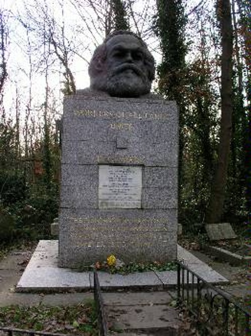 Ο τάφος του Καρλ Μαρξ στο Λονδίνο, όπου την Κυριακή 13/12 θα καταθέσει στεφάνι η ΚΟ Βρετανίας του ΚΚΕ