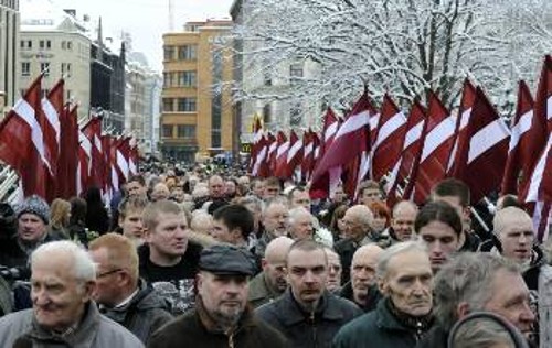 Στις Βαλτικές χώρες (Λιθουανία, Λετονία, Εσθονία) οι οργανώσεις που εκθειάζουν τον ναζισμό (φωτ. από Λετονία) αναγνωρίζονται ως ήρωες κατά της σοβιετικής εξουσίας
