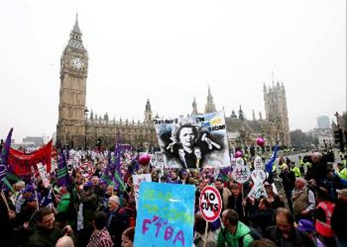 Από διαδήλωση τον περασμένο Μάρτη στο Λονδίνο ενάντια στις περικοπές
