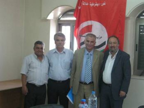 Η αντιπροσωπεία του ΚΚΕ με τον Σαλχί Μπασάμ, ΓΓ του Κόμματος του Λαού της Παλαιστίνης, σε μια από τις πολλές συναντήσεις με τις πολιτικές δυνάμεις στην Παλαιστίνη