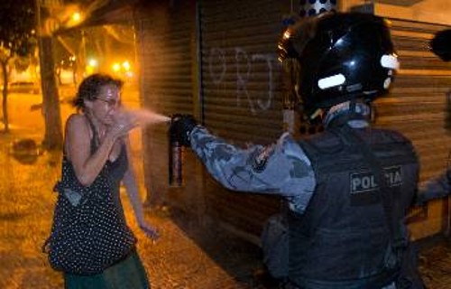 Η βίαιη καταστολή ήταν η απάντηση της βραζιλιάνικης κυβέρνησης στα αιτήματα των διαδηλωτών